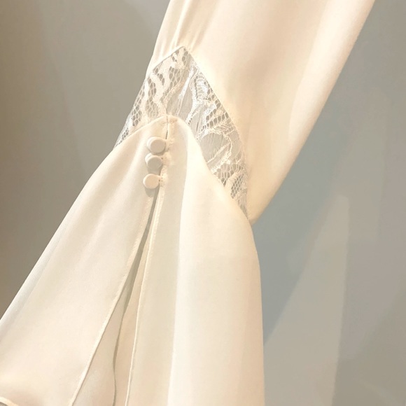 Long sleeved white blouse - Picture 3 of 4